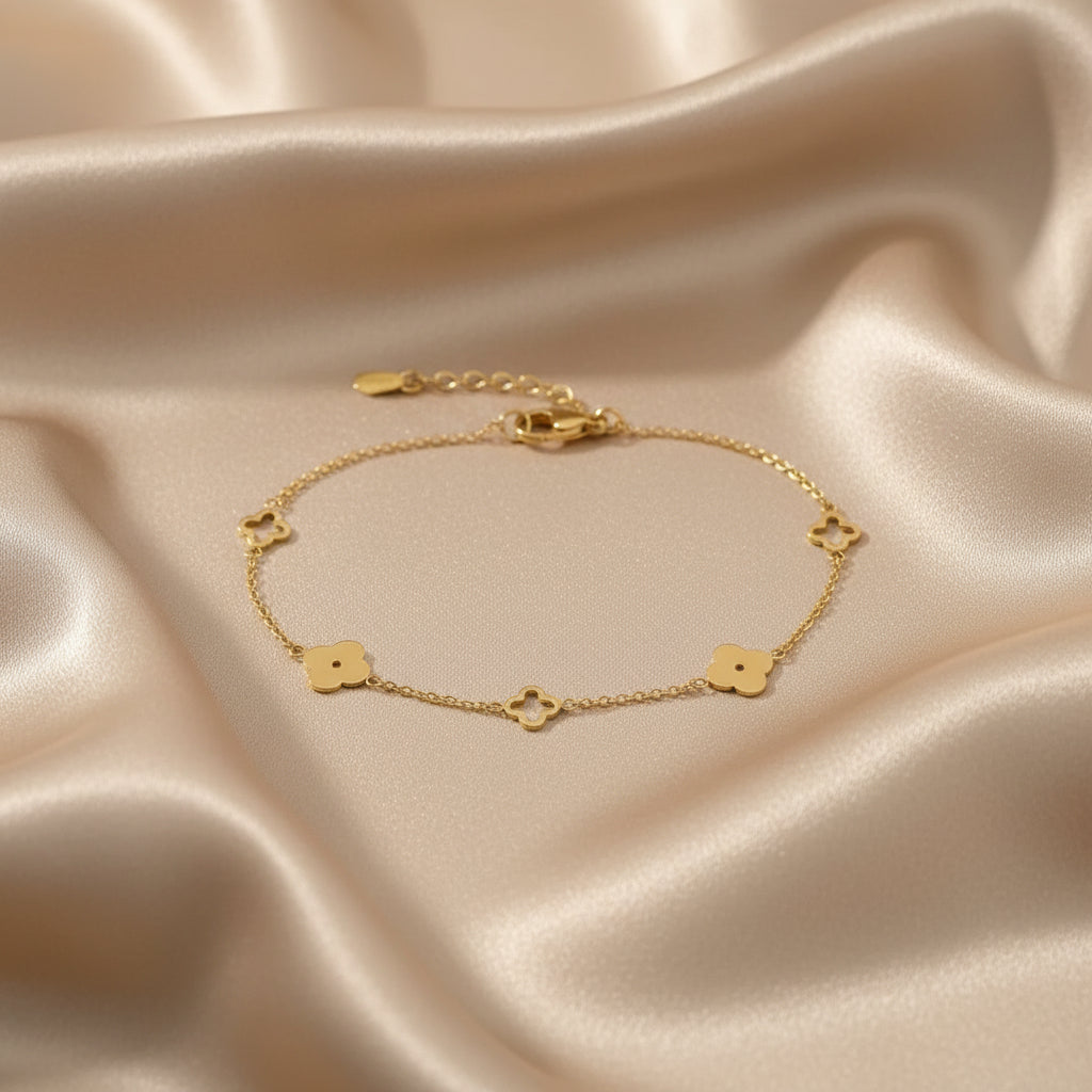 Gold Clover Link Bracelet | Delicate Stainless Steel Jewellery | Minimal Chain Design